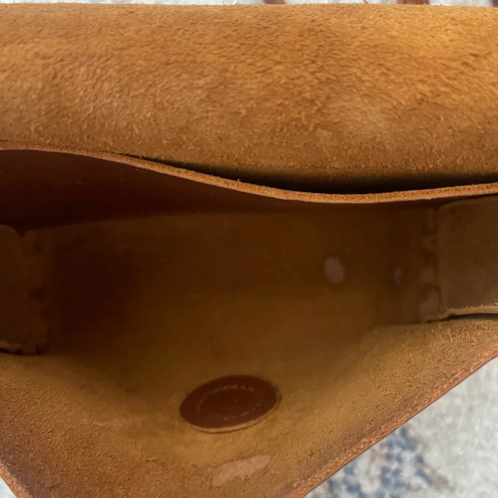 Portland Leather Tan Crossbody Bag - Picture 6 of 6